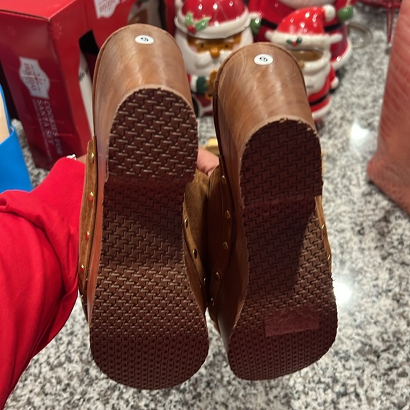 Brand new, never worn, made in Columbia - Picture 4 of 6